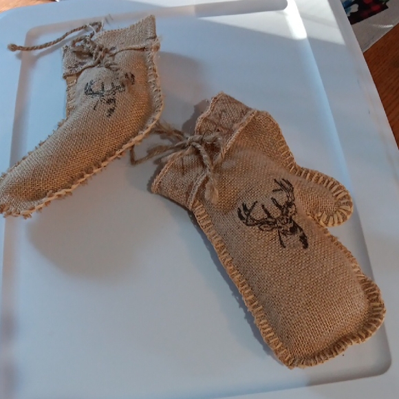 KP Creeks Other - Rustic Burlap Mittens with Deer Design